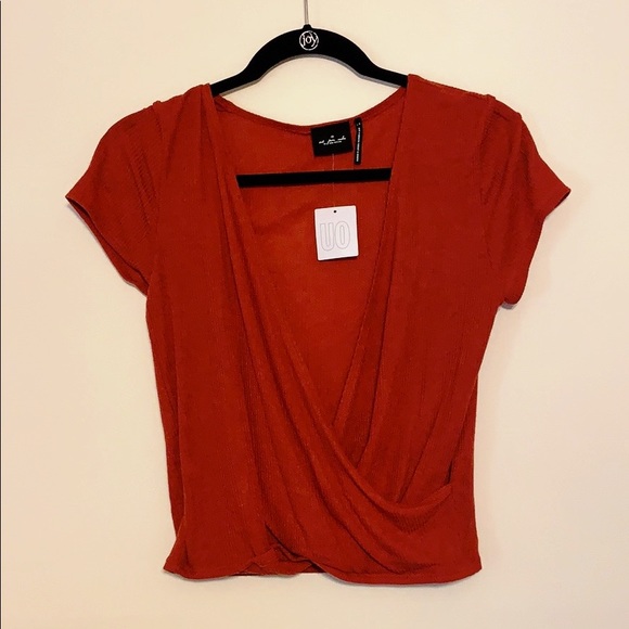 NEVER WORN deep swoop top from UO - Picture 1 of 3